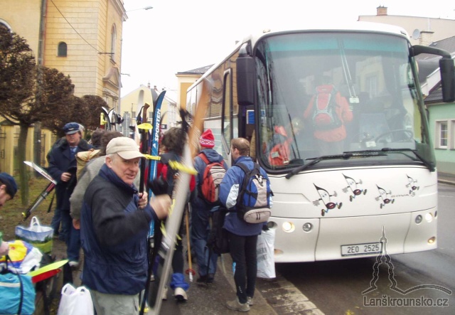 01_Nastupujeme do autobusu.jpg